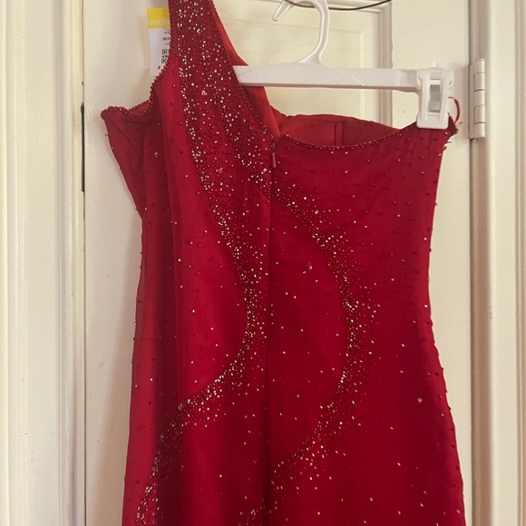 Riva’s Designs Red Beaded formfitting formal dress - Picture 4 of 11